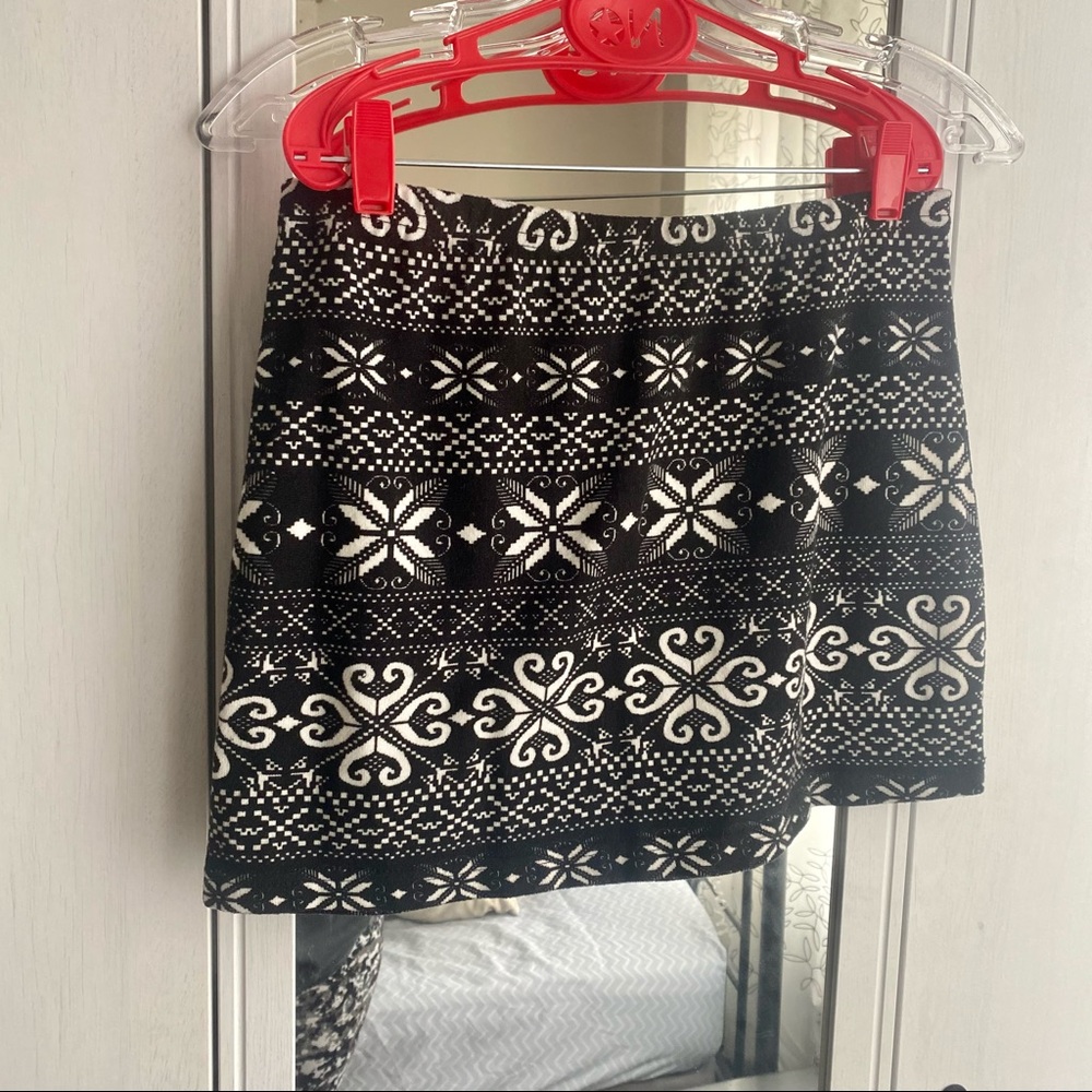 🔸3/30$🔸 Mini snowflakes skirt